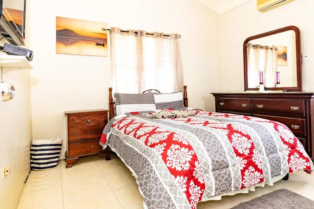 Ocho Rios Emerald 2 Bed 10 Mins Ocho Rios 24Hrs Hot Water Wi Fi Holiday home