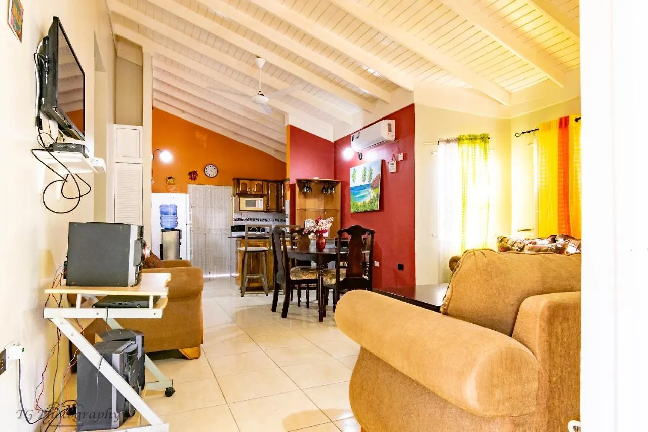 Ocho Rios Emerald 2 Bed 10 Mins Ocho Rios 24Hrs Hot Water Wi Fi