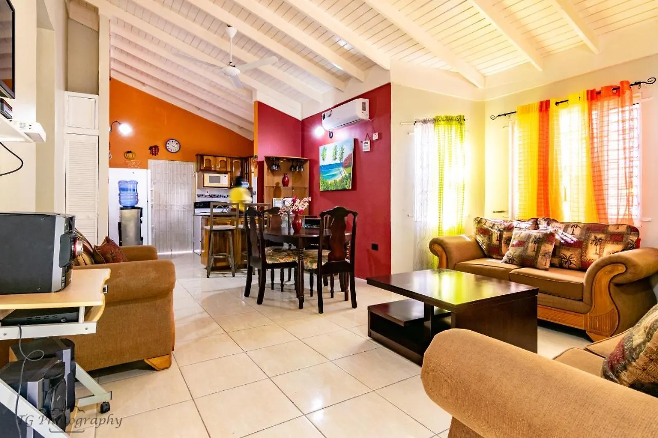 Ocho Rios Emerald 2 Bed 10 Mins Ocho Rios 24Hrs Hot Water Wi Fi 0*,