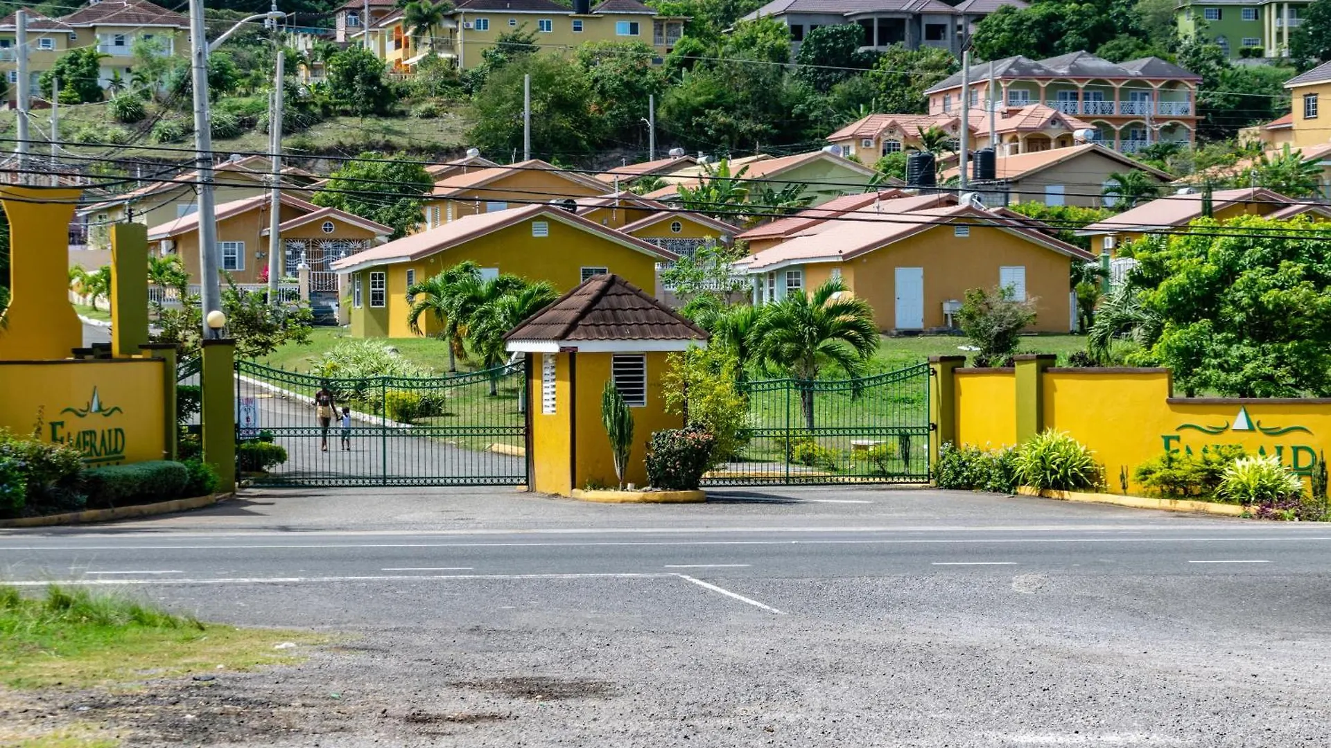 Ocho Rios Emerald 2 Bed 10 Mins Ocho Rios 24Hrs Hot Water Wi Fi
